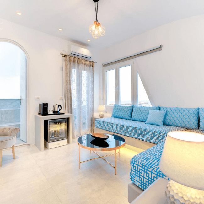 Emerald Suites Suite with Hot Tub (9)