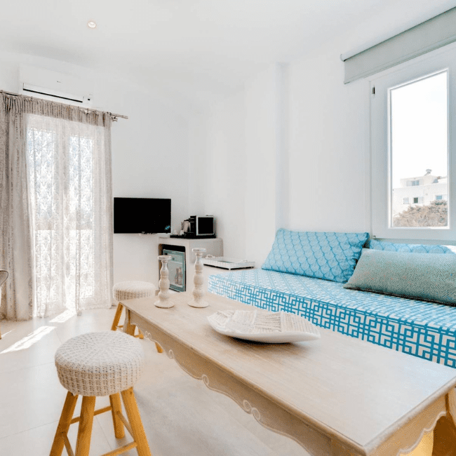 Emerald Suites Superior with hot tub (4)